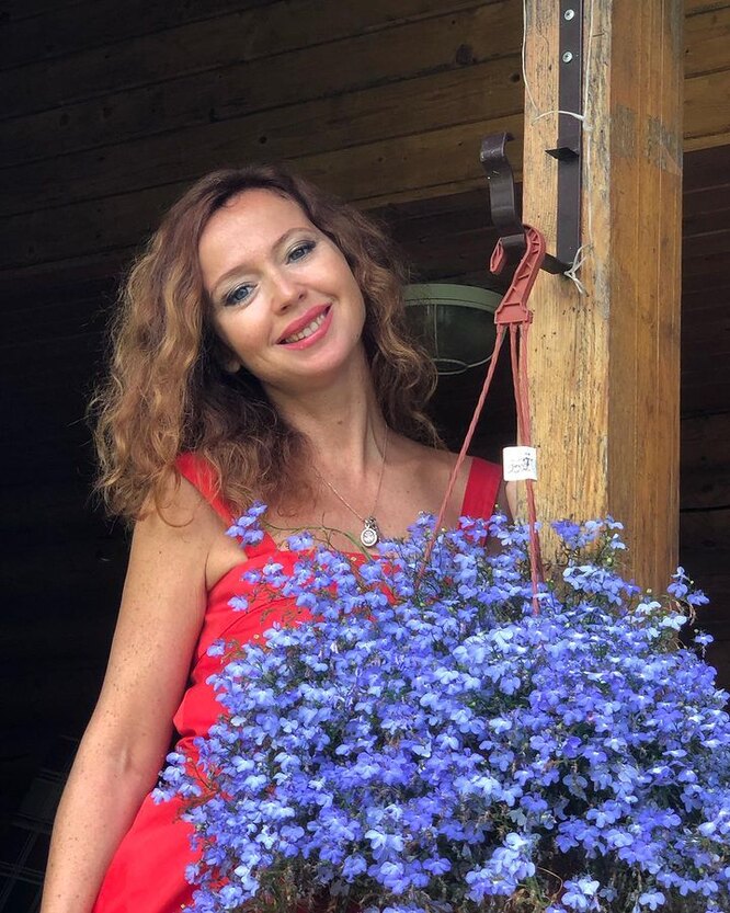 Как выглядит Елена Захарова в бикини: видео 47-летней актрисы