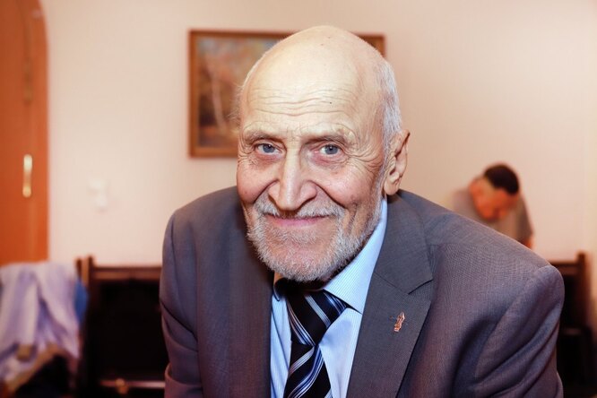 81-летний Николай Дроздов сломал позвонок и ребра, занимаясь йогой 81-летний Николай Дроздов сломал позвонок и ребра, занимаясь йогой