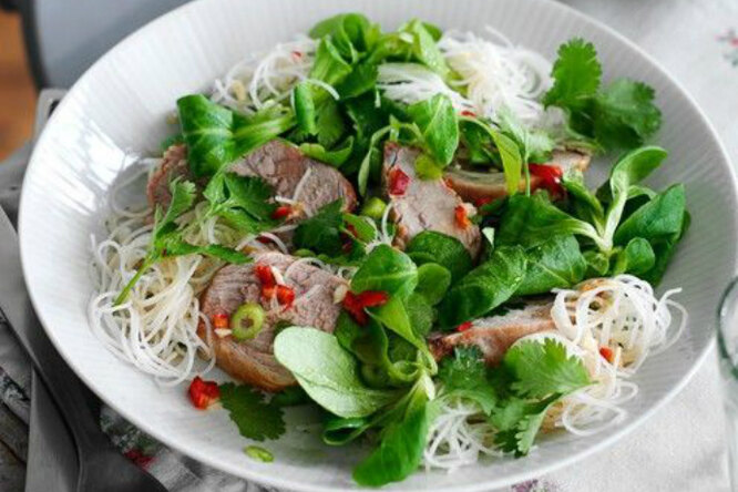 Тайский салат со свиной вырезкой