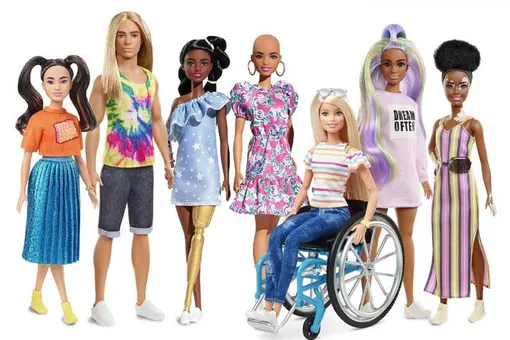Лысина, витилиго, протез: производитель Барби представил кукол с особенностями внешности