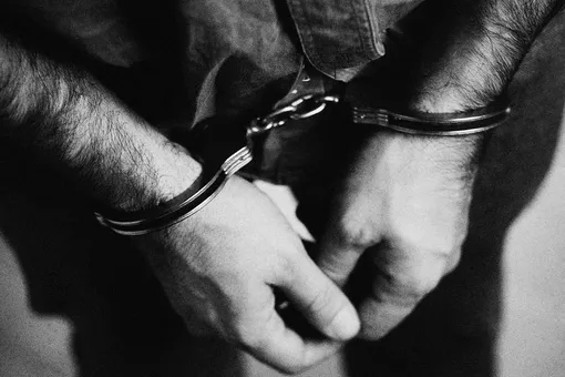 Суд в Уфе приговорил экс-полицейских к шести и семи годам колонии за изнасилование дознавательницы