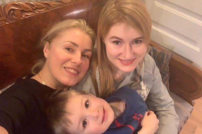 «И маму отчим тоже бил»: дочь Марии Шукшиной рассказала о насилии в семье