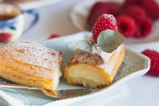 Продлить лето: готовим малиновые эклеры, пирог с ежевикой и другие десерты
