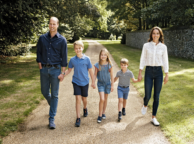 рождественская открытка Кейт Миддлтон и принца Уильяма с детьми