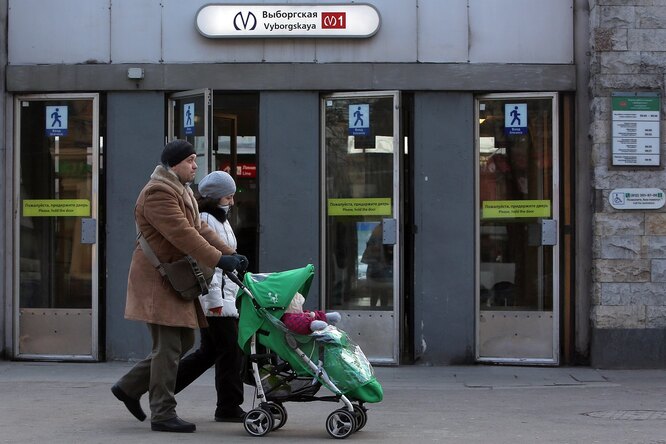 Первый ребенок, рожденный на станции метро Санкт-Петербурга, нашел приемную семью