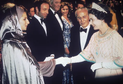встреча королевы Елизаветы с Барброй Стрейзанд
