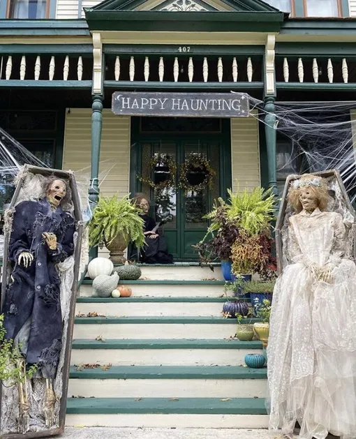 Как соседи пугают соседей? 13 декораций на Хэллоуин от обычных людей