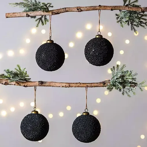черные шарики на елку