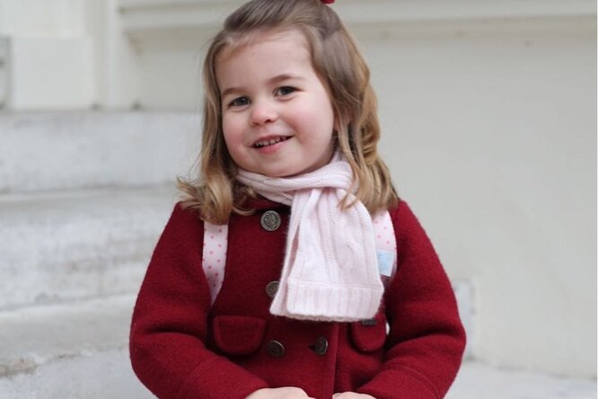 Кенсингтонский дворец опубликовал фото принцессы Шарлотты в честь ее дня рождения