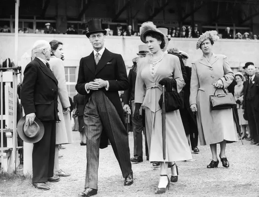 Принцесса Елизавета со своим отцом королём Георгом VI 5 июня 1948 года