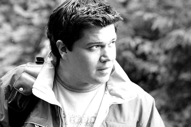 Умер Илья Калинников, основатель и вокалист группы «Високосный год» Умер Илья Калинников, основатель и вокалист группы «Високосный год»