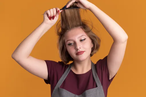 В моду возвращается начёс: как его сделать безопасно для волос