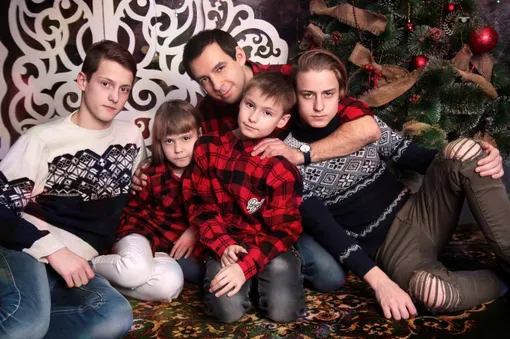 Антон и его дети: Игорь, Саша, Антон, Леша