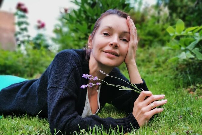 «Щеки были моей бедой»: Наталия Антонова показала, как выглядела в 17 лет «Щеки были моей бедой»: Наталия Антонова показала, как выглядела в 17 лет