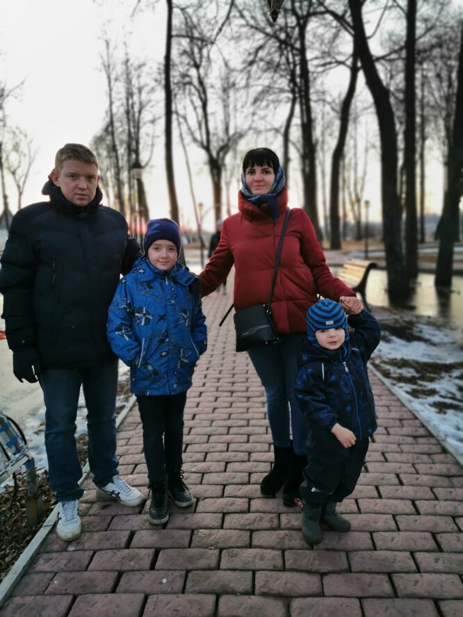 Галина с мужем и детьми. Фото из личного архива Галина с мужем и детьми. Фото из личного архива