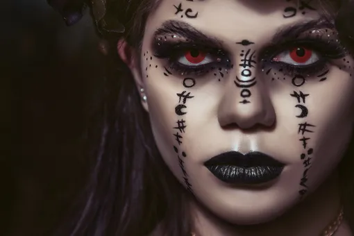 5 самых «ужасных» макияжей на Хэллоуин для любого уровня и кошелька