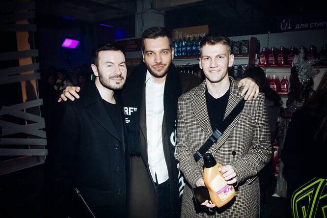 Павел Бобров с друзьями