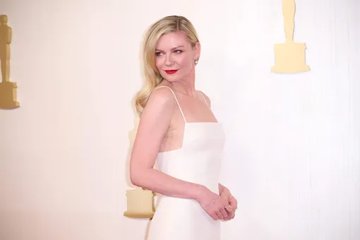 Чёрное и белое: как выглядят два лучших платья церемонии «Оскар-2024»