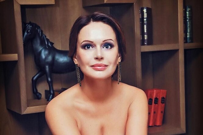 Неувядающая красота! 52-летняя Ирина Безрукова на премьере фильма «Аритмия»