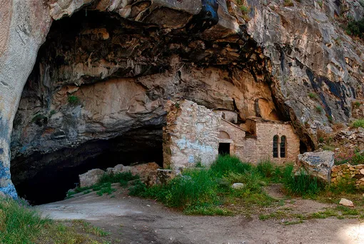 Пещера Давели