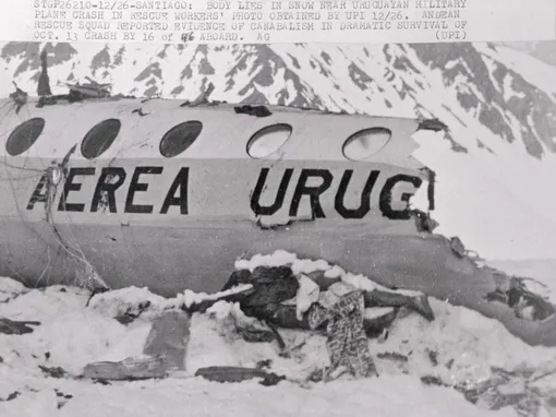 Остатки авиалайнера, разбившегося в Андах. 1972 год