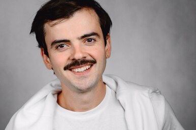 Антон Лапенко: многоликий актёр, возродивший дух 1980-1990 годов