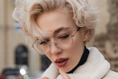 7 секретов макияжа для тех, кто носит очки