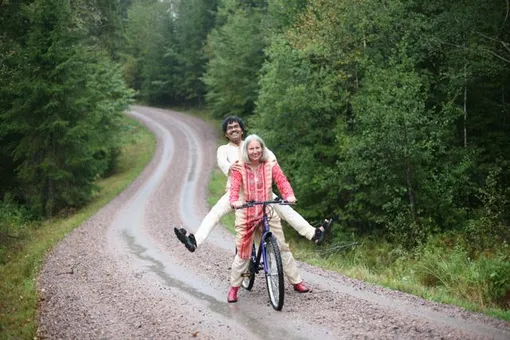 Ради любви этот мужчина проделал путь из Индии в Швецию на велосипеде