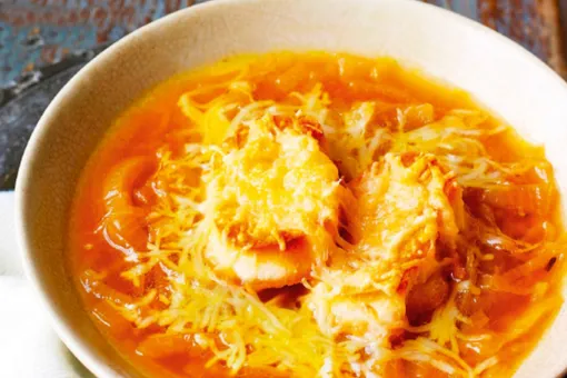 Этот рецепт докажет, что приготовить изысканный луковый суп может каждый