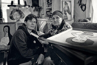 Шить, чтобы жить: история 84-летней вышивальщицы с деменцией Юлии Алёшичевой