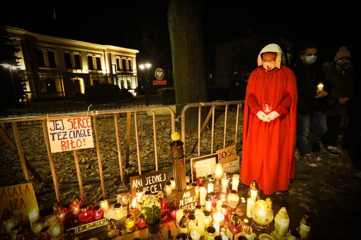 Женщина в Польше умерла из-за запрета на аборты