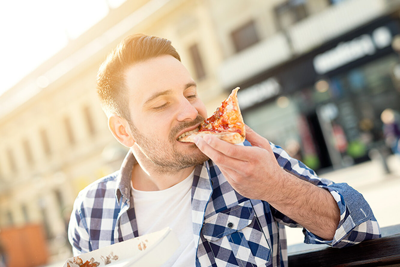 человек ест пиццу фото фото 73