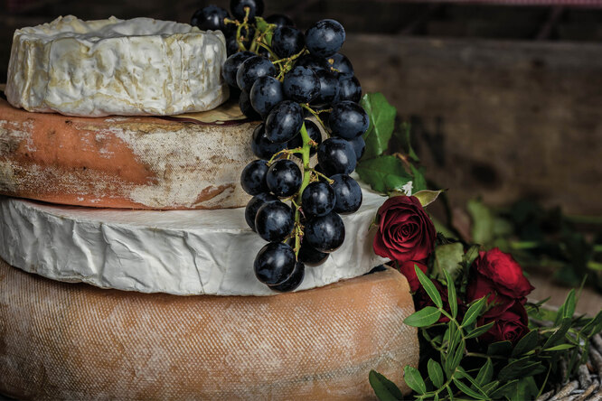 Почему в Средневековье разрешалось есть сыр только в конце обеда?