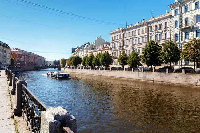 «Куда плывём на майских?» Водные экскурсии в Москве и Санкт-Петербурге, которые не ударят по карману