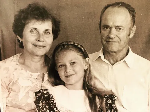 Мария Машкова с бабушкой и дедушкой