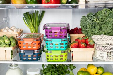 Продукты в холодильнике: как правильно хранить и на каких полках расположить