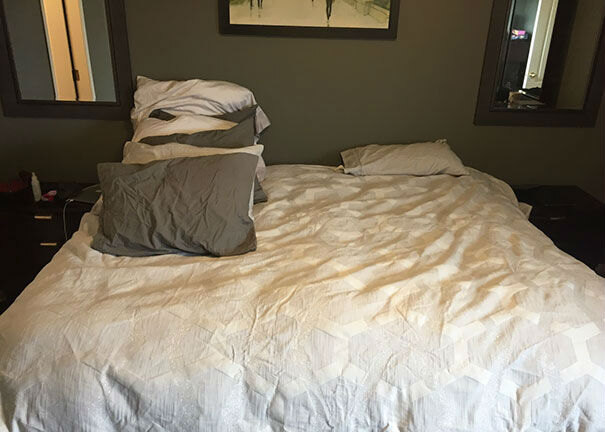 Застели постель и аккуратно разложи подушки
