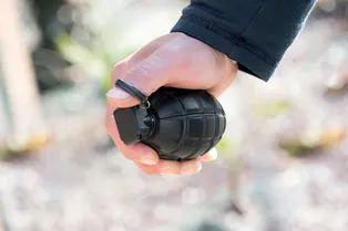 В Петербурге у подростка в руках взорвалась граната, заказанная через интернет