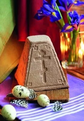 Рецепты творожных пасх: царская, ванильная, три шоколада и другие: приготовьте дома своими руками Рецепты творожных пасх: царская, ванильная, три шоколада и другие: приготовьте дома своими руками
