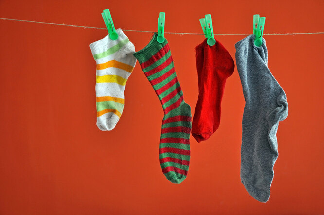 Как использовать одинокие носки в хозяйстве: 5 лайфхаков с ненужным носком