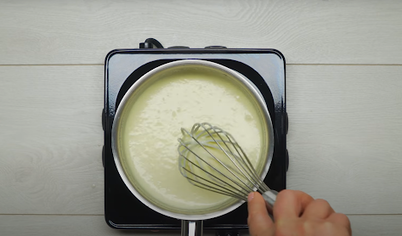 Добавьте молочную смесь в суп с картофелем и варите до готовности. Подавайте сразу же.