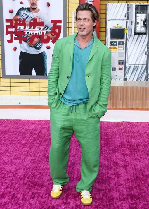 Брэд Питт в зелёнм костюме