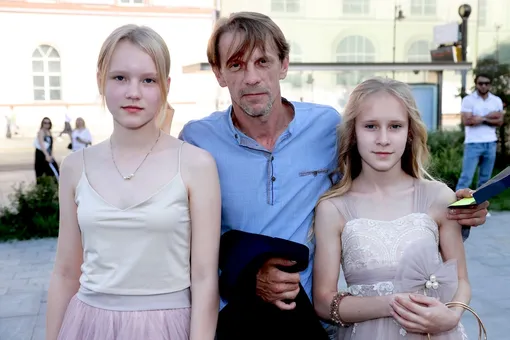 Алексей Шевченков с дочками