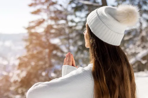 Бодрое утро: 6 простых поз из йоги, помогающих бороться с зимней сонливостью