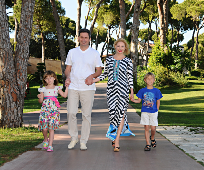 Почему возить подарки в детский дом бессмысленно