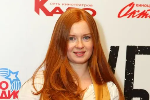 «Какой разрез!» Катя Копанова выбирает платье для премьеры