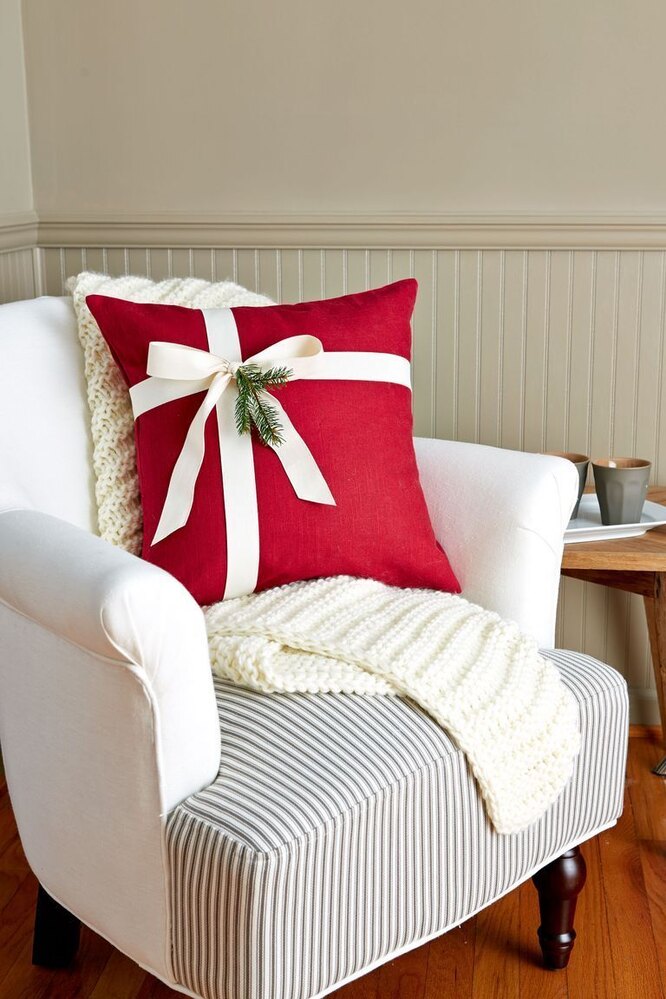 Украшение для дома — новогодние подушки