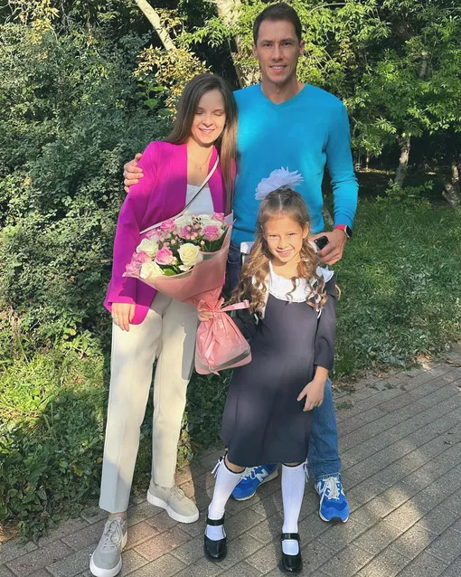 Тимур Еремеев с женой Ольгой и дочерью Никой фото