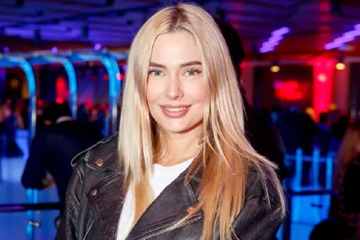 «Перестаньте писать, что я на морях»: Наталья Рудова в ярком бикини обратилась к поклонникам