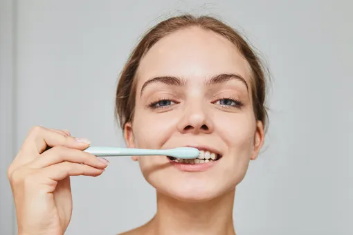 10 шагов на пути к идеальной улыбке: как правильно чистить зубы